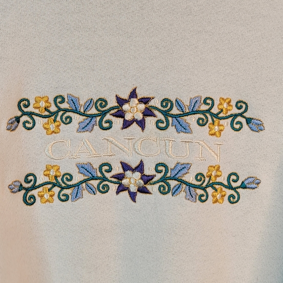 Cacun Embroidered Vintage Grandma Sweatshirt Crewneck Women's Size L - Picture 3 of 16